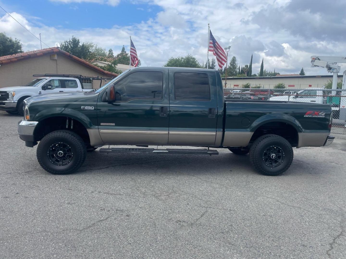 2003 Dark Highland Green Metallic/Arizona Beige Metalli Ford F-250 Super Duty Lariat (1FTNW21P03E) with an Power Stroke 6.0L Diesel Turbo V8 325hp 560ft. lbs. Other engine, 5-Speed Automatic transmission, located at 800 Riverside Ave, Roseville, CA, 95678, (916) 773-4549, 38.732265, -121.291039 - Photo#1