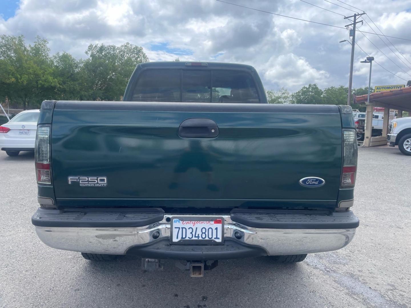 2003 Dark Highland Green Metallic/Arizona Beige Metalli Ford F-250 Super Duty Lariat (1FTNW21P03E) with an Power Stroke 6.0L Diesel Turbo V8 325hp 560ft. lbs. Other engine, 5-Speed Automatic transmission, located at 800 Riverside Ave, Roseville, CA, 95678, (916) 773-4549, 38.732265, -121.291039 - Photo#3