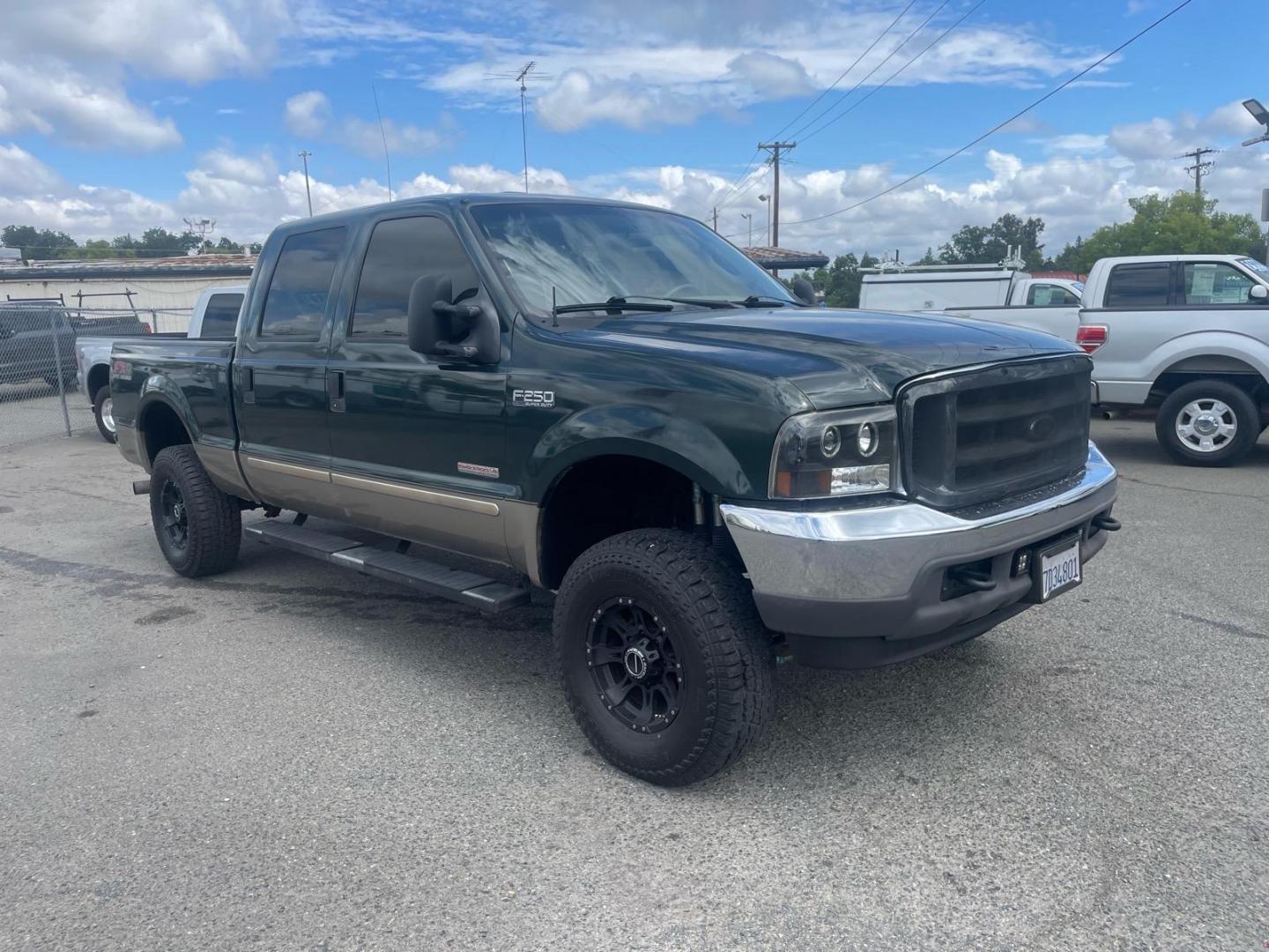 2003 Dark Highland Green Metallic/Arizona Beige Metalli Ford F-250 Super Duty Lariat (1FTNW21P03E) with an Power Stroke 6.0L Diesel Turbo V8 325hp 560ft. lbs. Other engine, 5-Speed Automatic transmission, located at 800 Riverside Ave, Roseville, CA, 95678, (916) 773-4549, 38.732265, -121.291039 - Photo#6