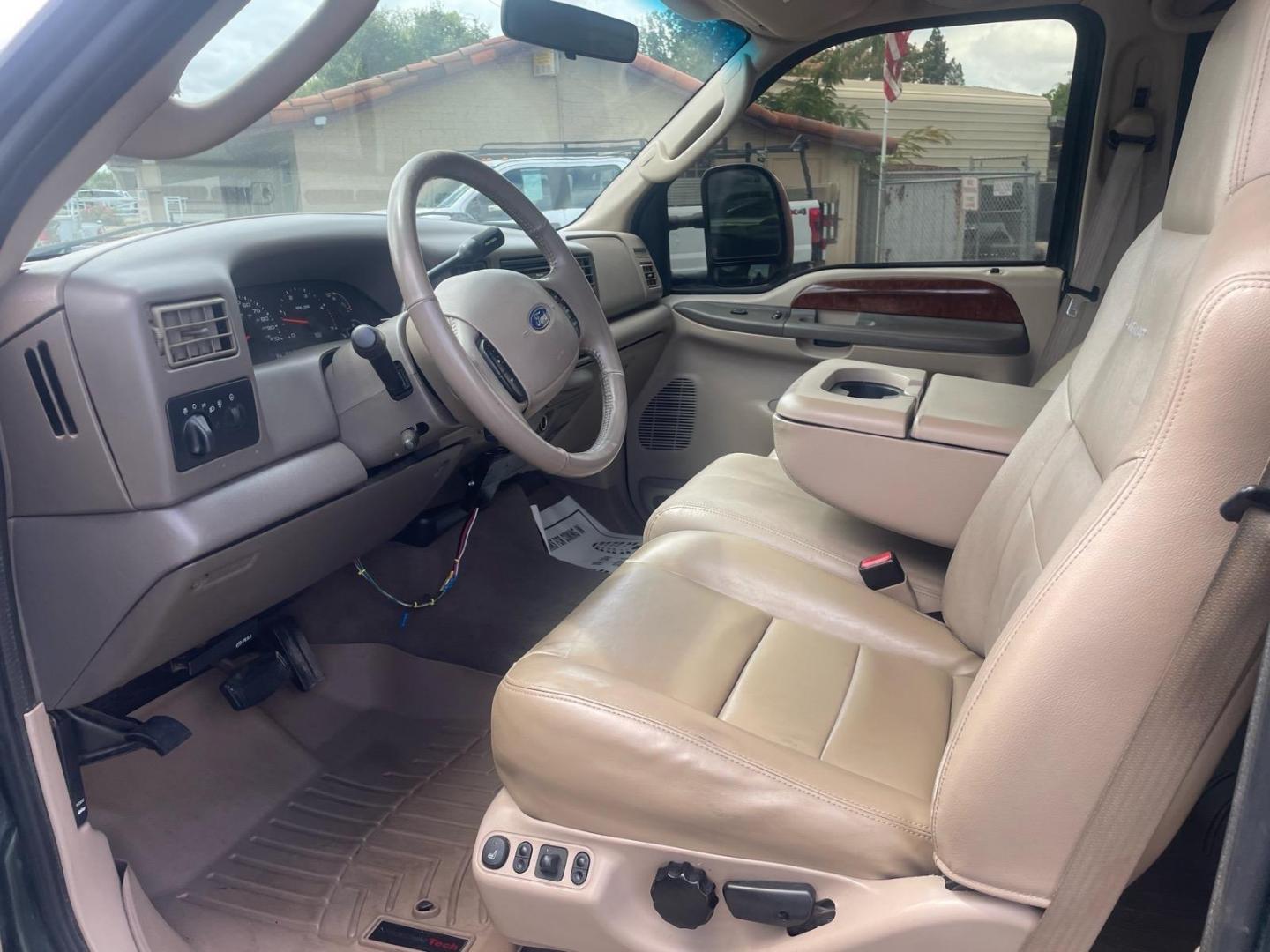 2003 Dark Highland Green Metallic/Arizona Beige Metalli Ford F-250 Super Duty Lariat (1FTNW21P03E) with an Power Stroke 6.0L Diesel Turbo V8 325hp 560ft. lbs. Other engine, 5-Speed Automatic transmission, located at 800 Riverside Ave, Roseville, CA, 95678, (916) 773-4549, 38.732265, -121.291039 - Photo#8
