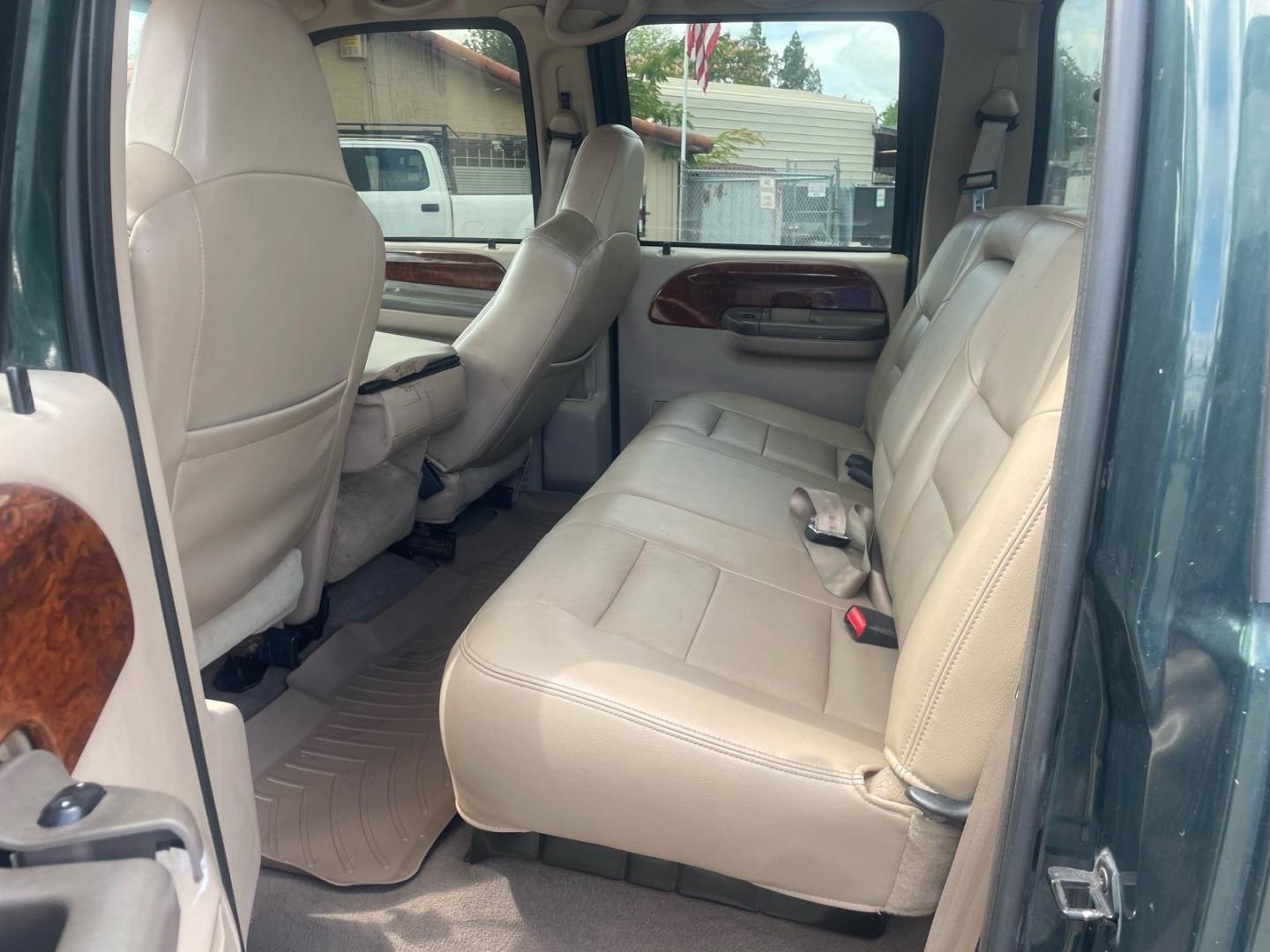 2003 Dark Highland Green Metallic/Arizona Beige Metalli Ford F-250 Super Duty Lariat (1FTNW21P03E) with an Power Stroke 6.0L Diesel Turbo V8 325hp 560ft. lbs. Other engine, 5-Speed Automatic transmission, located at 800 Riverside Ave, Roseville, CA, 95678, (916) 773-4549, 38.732265, -121.291039 - Photo#9