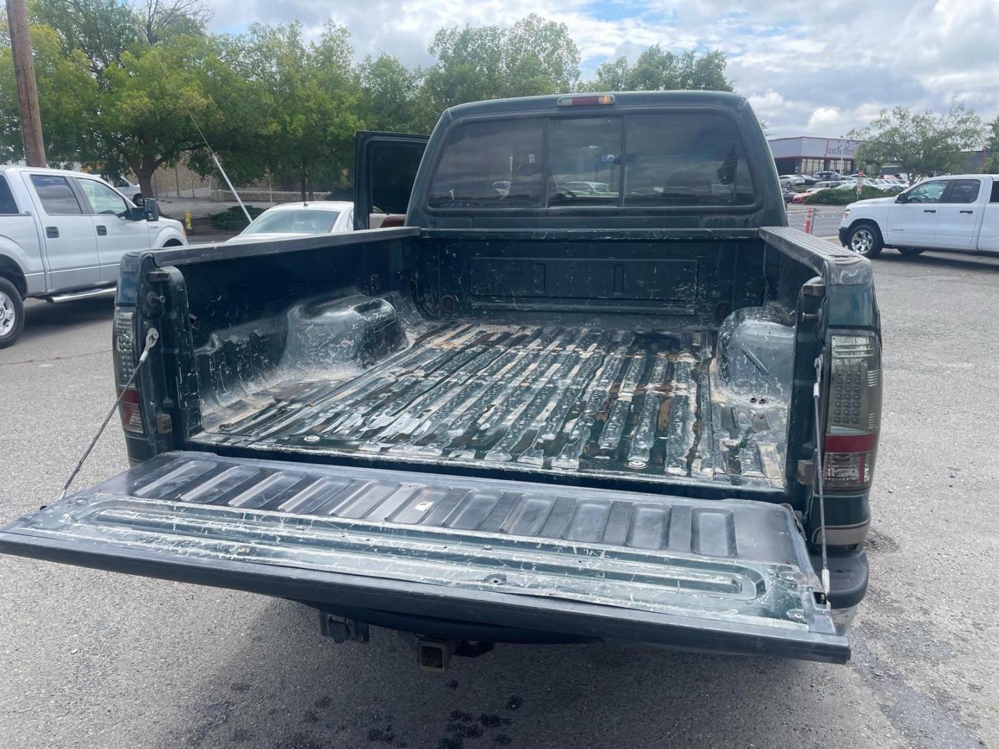 2003 Dark Highland Green Metallic/Arizona Beige Metalli Ford F-250 Super Duty Lariat (1FTNW21P03E) with an Power Stroke 6.0L Diesel Turbo V8 325hp 560ft. lbs. Other engine, 5-Speed Automatic transmission, located at 800 Riverside Ave, Roseville, CA, 95678, (916) 773-4549, 38.732265, -121.291039 - Photo#11
