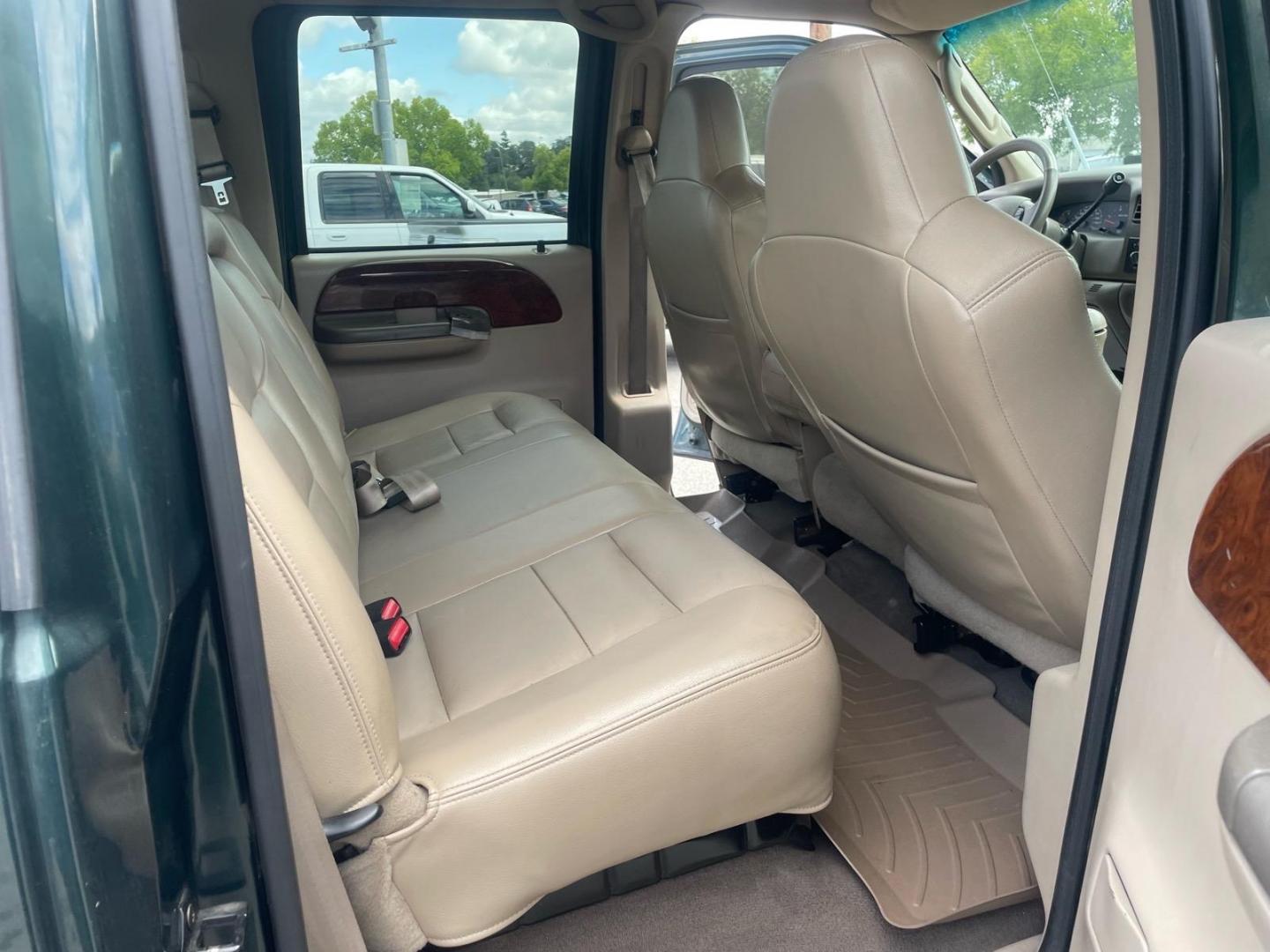 2003 Dark Highland Green Metallic/Arizona Beige Metalli Ford F-250 Super Duty Lariat (1FTNW21P03E) with an Power Stroke 6.0L Diesel Turbo V8 325hp 560ft. lbs. Other engine, 5-Speed Automatic transmission, located at 800 Riverside Ave, Roseville, CA, 95678, (916) 773-4549, 38.732265, -121.291039 - Photo#12