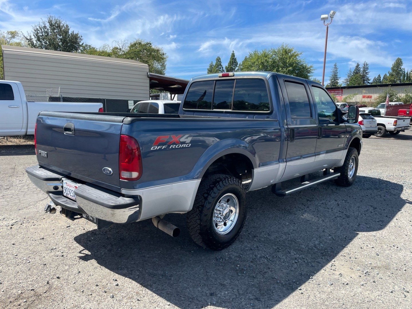 2004 Medium Wedgewood Blue Clearcoat Ford F-250 Super Duty XLT (1FTNW21P44E) with an Power Stroke 6.0L Diesel Turbo V8 325hp 560ft. lbs. Other engine, 5-Speed Automatic transmission, located at 800 Riverside Ave, Roseville, CA, 95678, (916) 773-4549, 38.732265, -121.291039 - DIESEL CREW CAB 4X4 FX4 XLT CLEAN CARFAX- Photo#3