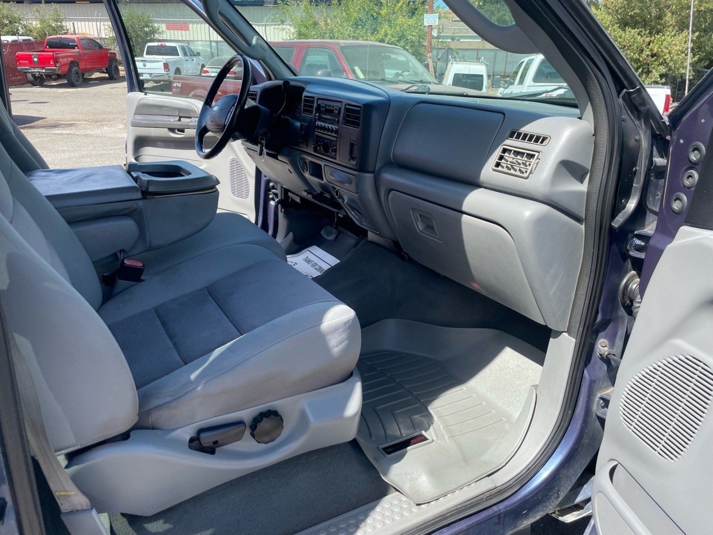 2004 Medium Wedgewood Blue Clearcoat Ford F-250 Super Duty XLT (1FTNW21P44E) with an Power Stroke 6.0L Diesel Turbo V8 325hp 560ft. lbs. Other engine, 5-Speed Automatic transmission, located at 800 Riverside Ave, Roseville, CA, 95678, (916) 773-4549, 38.732265, -121.291039 - DIESEL CREW CAB 4X4 FX4 XLT CLEAN CARFAX- Photo#11