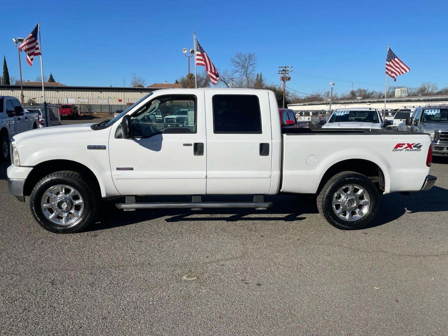 2007 Oxford White Clearcoat Ford F-250 Super Duty Lariat (1FTSW21P17E) with an 6.0L 6.0L Turbo Diesel V8 OHV 32V Direct Injection engine, 5-Speed Automatic transmission, located at 800 Riverside Ave, Roseville, CA, 95678, (916) 773-4549, 38.732265, -121.291039 - Photo#4