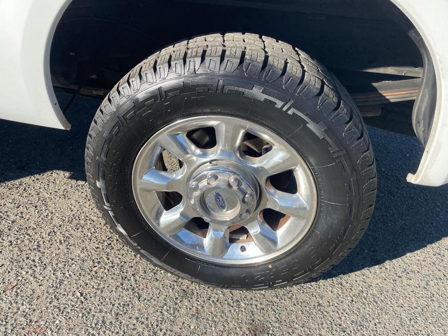 2007 Oxford White Clearcoat Ford F-250 Super Duty Lariat (1FTSW21P17E) with an 6.0L 6.0L Turbo Diesel V8 OHV 32V Direct Injection engine, 5-Speed Automatic transmission, located at 800 Riverside Ave, Roseville, CA, 95678, (916) 773-4549, 38.732265, -121.291039 - Photo#6