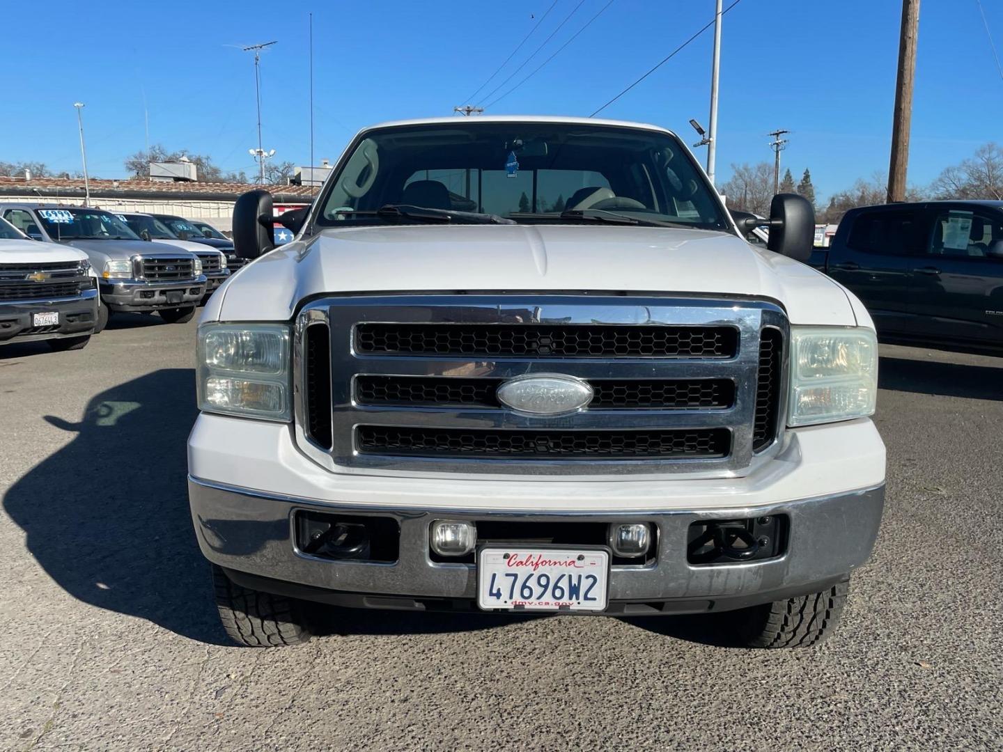 2007 Oxford White Clearcoat Ford F-250 Super Duty Lariat (1FTSW21P17E) with an 6.0L 6.0L Turbo Diesel V8 OHV 32V Direct Injection engine, 5-Speed Automatic transmission, located at 800 Riverside Ave, Roseville, CA, 95678, (916) 773-4549, 38.732265, -121.291039 - Photo#7