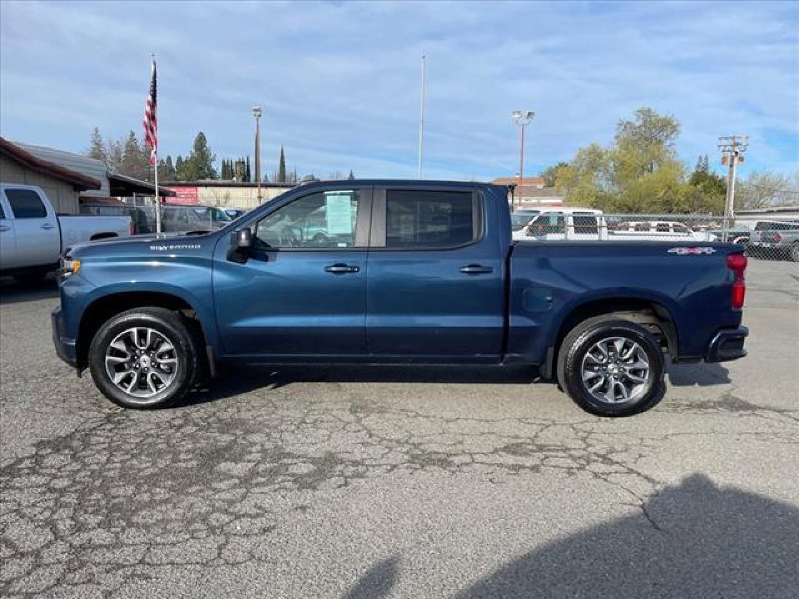 2021 Northsky Blue Metallic Chevrolet Silverado 1500 RST (3GCUYEET6MG) with an 3.0L Duramax 3.0L Diesel Turbo Common Rail Direct Injection engine, 8-Speed Shiftable Automatic transmission, located at 800 Riverside Ave, Roseville, CA, 95678, (916) 773-4549, 38.732265, -121.291039 - DURAMAX DIESEL CREW CAB 4X4 RST 32K MILES ONE OWNER - Photo #4