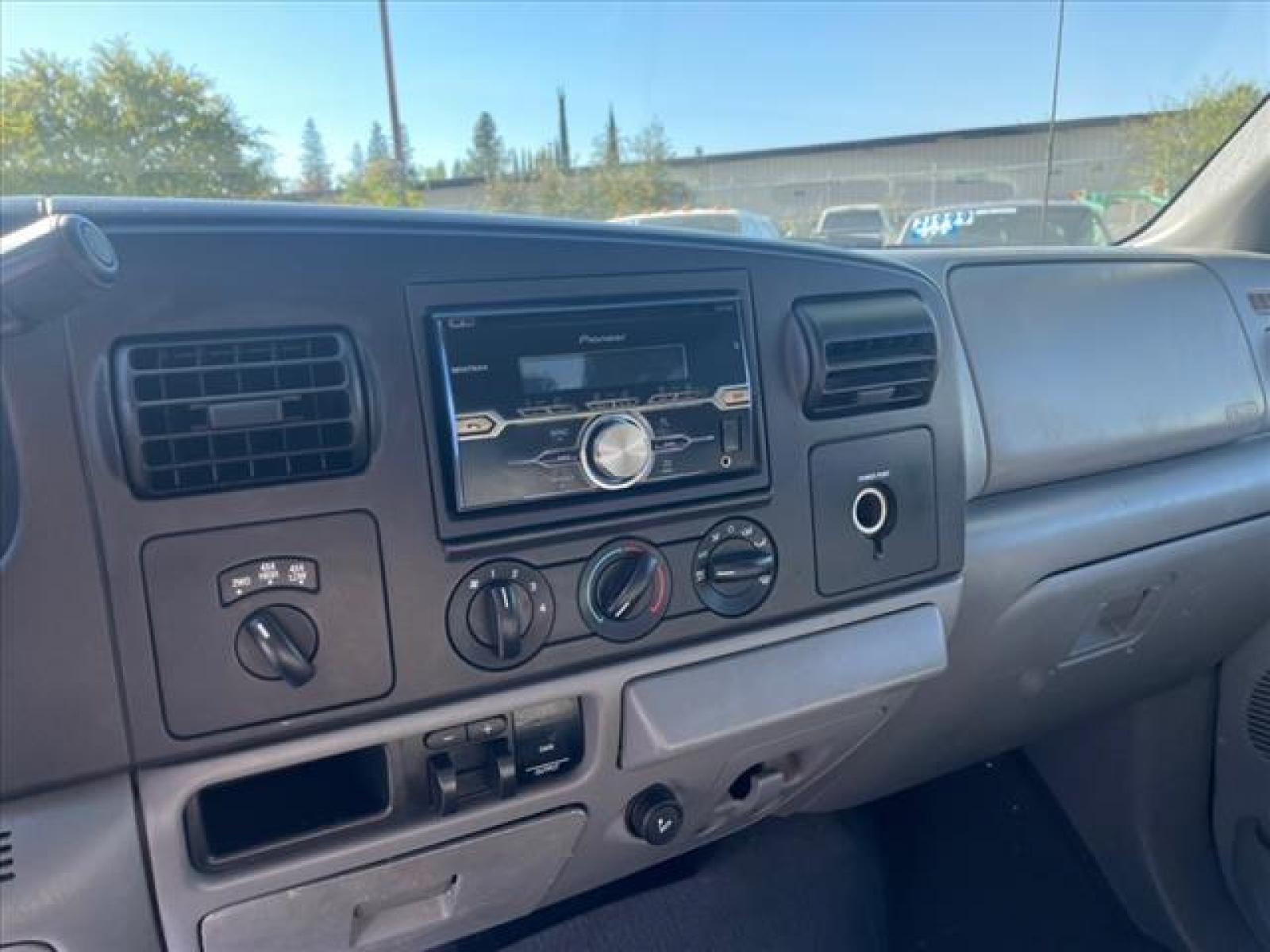 2006 True Blue Clearcoat Metallic Ford F-250 Super Duty XLT (1FTSW21P56E) with an 6.0L Power Stroke 6.0L Diesel Direct Injection engine, 5-Speed Automatic transmission, located at 800 Riverside Ave, Roseville, CA, 95678, (916) 773-4549, 38.732265, -121.291039 - DIESEL CREW CAB 4X4 XLT ONE OWNER CLEAN CARFAX - Photo #9