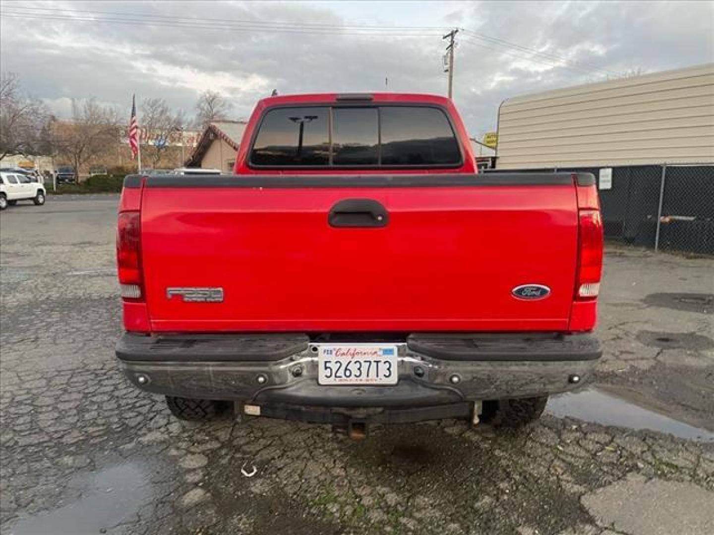 2005 Red Clearcoat Ford F-250 Super Duty Lariat (1FTSW21P05E) with an 6.0L Power Stroke 6.0L Diesel Turbo V8 325hp 560ft. lbs. Direct Injection engine, 5-Speed Automatic transmission, located at 800 Riverside Ave, Roseville, CA, 95678, (916) 773-4549, 38.732265, -121.291039 - Photo#8