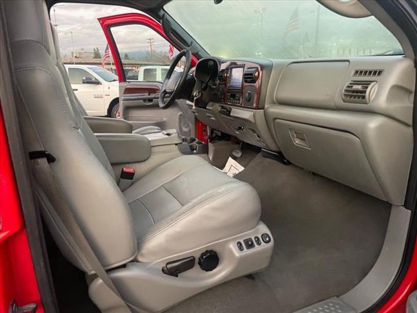 2005 Red Clearcoat Ford F-250 Super Duty Lariat (1FTSW21P05E) with an 6.0L Power Stroke 6.0L Diesel Turbo V8 325hp 560ft. lbs. Direct Injection engine, 5-Speed Automatic transmission, located at 800 Riverside Ave, Roseville, CA, 95678, (916) 773-4549, 38.732265, -121.291039 - Photo#13