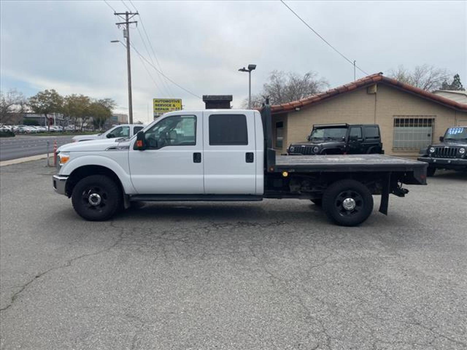 2015 Oxford White Ford F-350 Super Duty XLT (1FT8W3B62FE) with an 6.2L 6.2L Flex Fuel V8 316hp 3 Sequential Electronic Fuel Injection engine, 6-Speed Shiftable Automatic transmission, located at 800 Riverside Ave, Roseville, CA, 95678, (916) 773-4549, 38.732265, -121.291039 - 4X4 CREW CAB XLT FLATBED 8'X7' SERVICE RECORDS ON CLEAN CARFAX - Photo #5