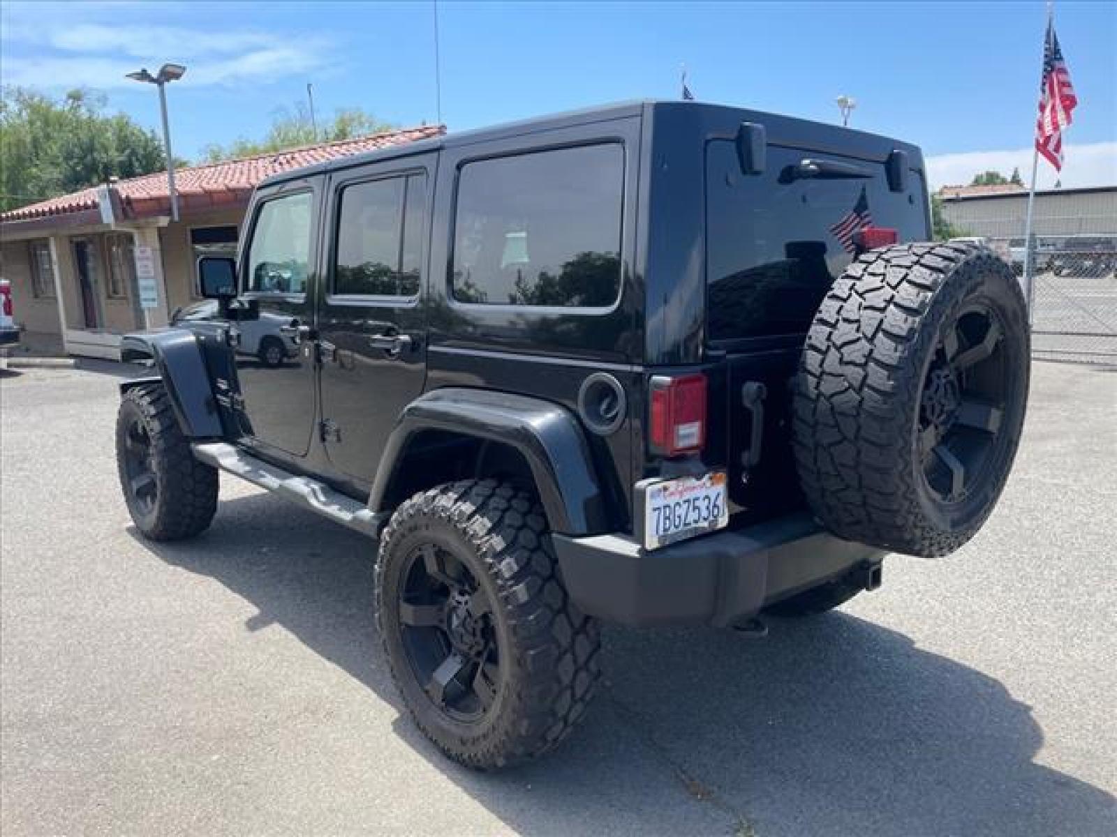 2013 Black Clear Coat Jeep Wrangler Unlimited Sahara (1C4BJWEG2DL) with an 3.6L 3.6L V6 285hp 260ft. lbs. Sequential Multiport Fuel Injection engine, 5-Speed Automatic transmission, located at 800 Riverside Ave, Roseville, CA, 95678, (916) 773-4549, 38.732265, -121.291039 - 4X4 UNLIMITED SAHARA HARDTOP CUSTOM WHEELS ONE OWNER - Photo #3