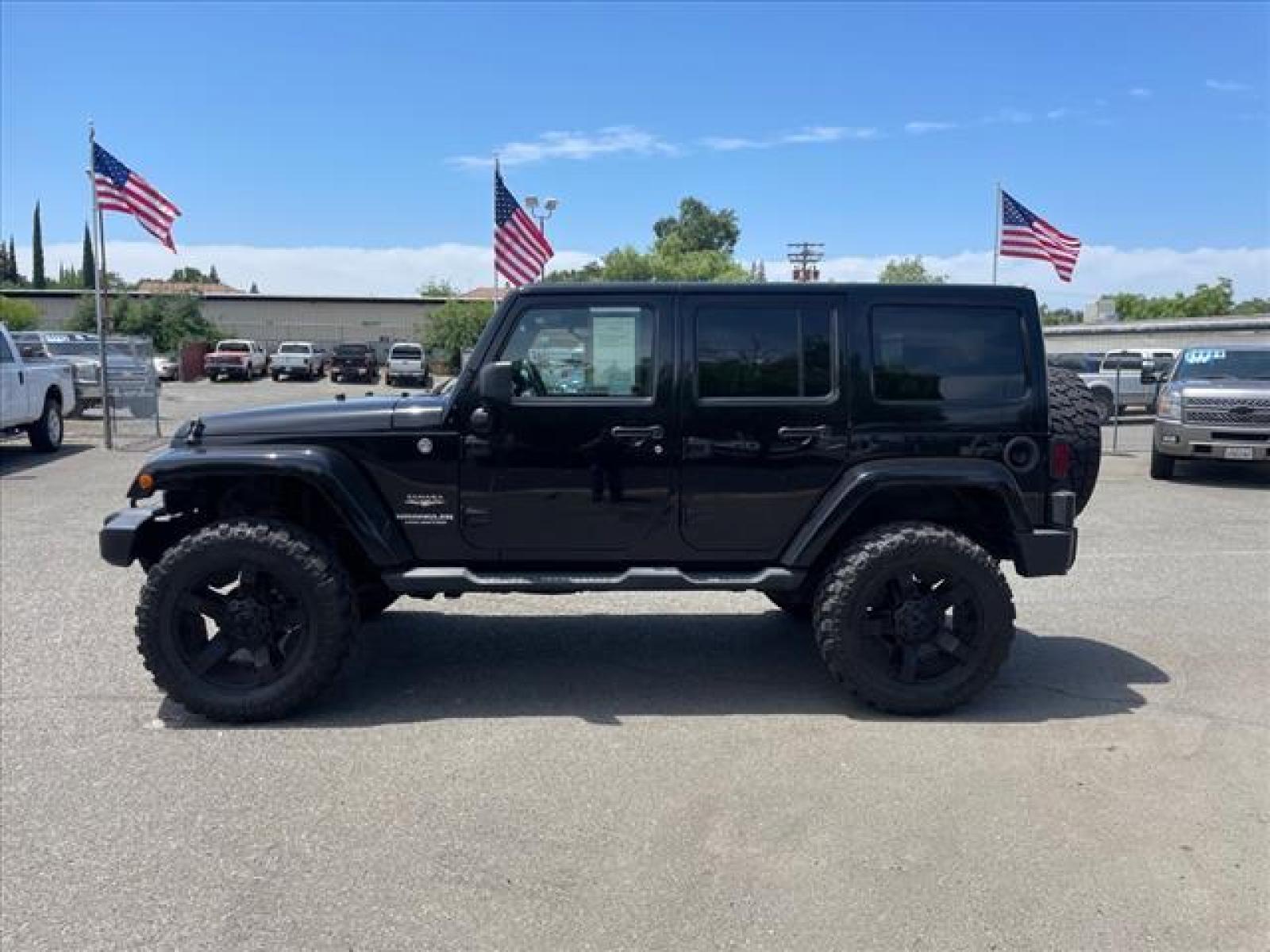 2013 Black Clear Coat Jeep Wrangler Unlimited Sahara (1C4BJWEG2DL) with an 3.6L 3.6L V6 285hp 260ft. lbs. Sequential Multiport Fuel Injection engine, 5-Speed Automatic transmission, located at 800 Riverside Ave, Roseville, CA, 95678, (916) 773-4549, 38.732265, -121.291039 - 4X4 UNLIMITED SAHARA HARDTOP CUSTOM WHEELS ONE OWNER - Photo #5