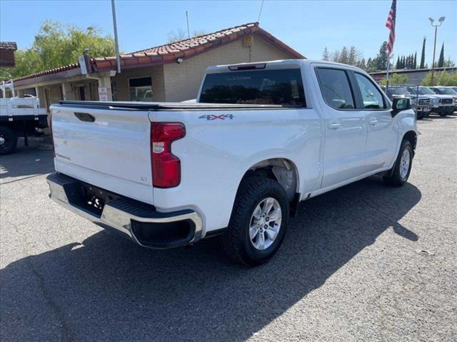 2019 Summit White Chevrolet Silverado 1500 LT (1GCUYDED8KZ) with an 5.3L EcoTec3 5.3L V8 355hp 383 Direct Injection engine, 8-Speed Shiftable Automatic transmission, located at 800 Riverside Ave, Roseville, CA, 95678, (916) 773-4549, 38.732265, -121.291039 - 4X4 CREW CAB LT ONE OWNER SERVICE RECORDS ON CLEAN CARFAX - Photo #3