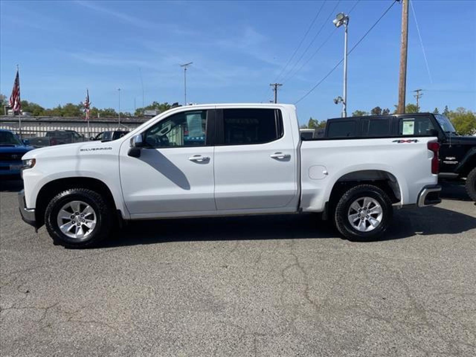 2019 Summit White Chevrolet Silverado 1500 LT (1GCUYDED8KZ) with an 5.3L EcoTec3 5.3L V8 355hp 383 Direct Injection engine, 8-Speed Shiftable Automatic transmission, located at 800 Riverside Ave, Roseville, CA, 95678, (916) 773-4549, 38.732265, -121.291039 - 4X4 CREW CAB LT ONE OWNER SERVICE RECORDS ON CLEAN CARFAX - Photo #4