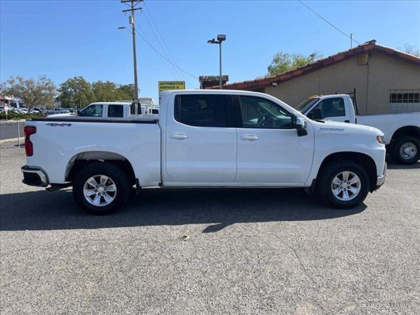2019 Summit White Chevrolet Silverado 1500 LT (1GCUYDED8KZ) with an 5.3L EcoTec3 5.3L V8 355hp 383 Direct Injection engine, 8-Speed Shiftable Automatic transmission, located at 800 Riverside Ave, Roseville, CA, 95678, (916) 773-4549, 38.732265, -121.291039 - 4X4 CREW CAB LT ONE OWNER SERVICE RECORDS ON CLEAN CARFAX - Photo #5