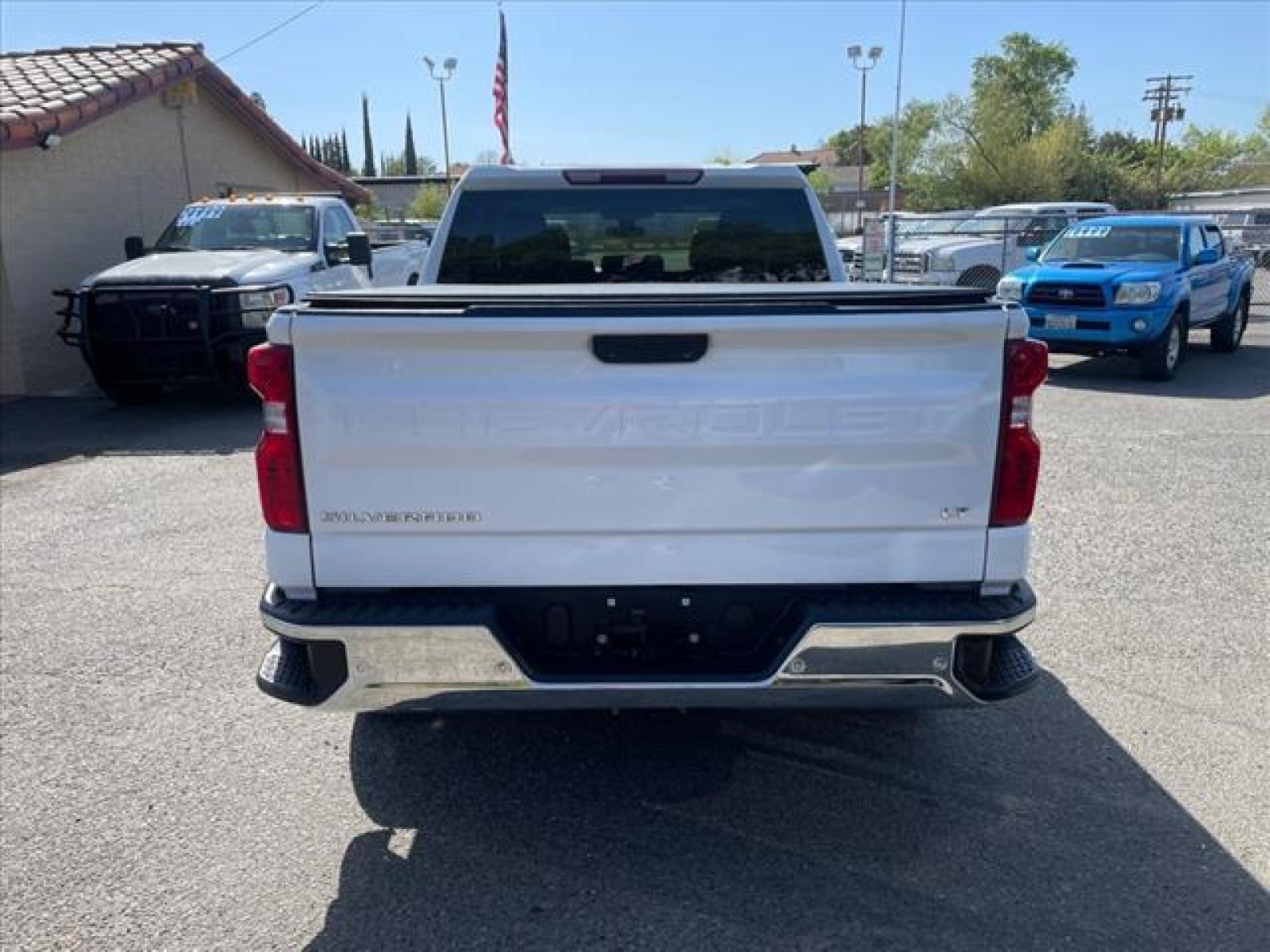 2019 Summit White Chevrolet Silverado 1500 LT (1GCUYDED8KZ) with an 5.3L EcoTec3 5.3L V8 355hp 383 Direct Injection engine, 8-Speed Shiftable Automatic transmission, located at 800 Riverside Ave, Roseville, CA, 95678, (916) 773-4549, 38.732265, -121.291039 - 4X4 CREW CAB LT ONE OWNER SERVICE RECORDS ON CLEAN CARFAX - Photo #8