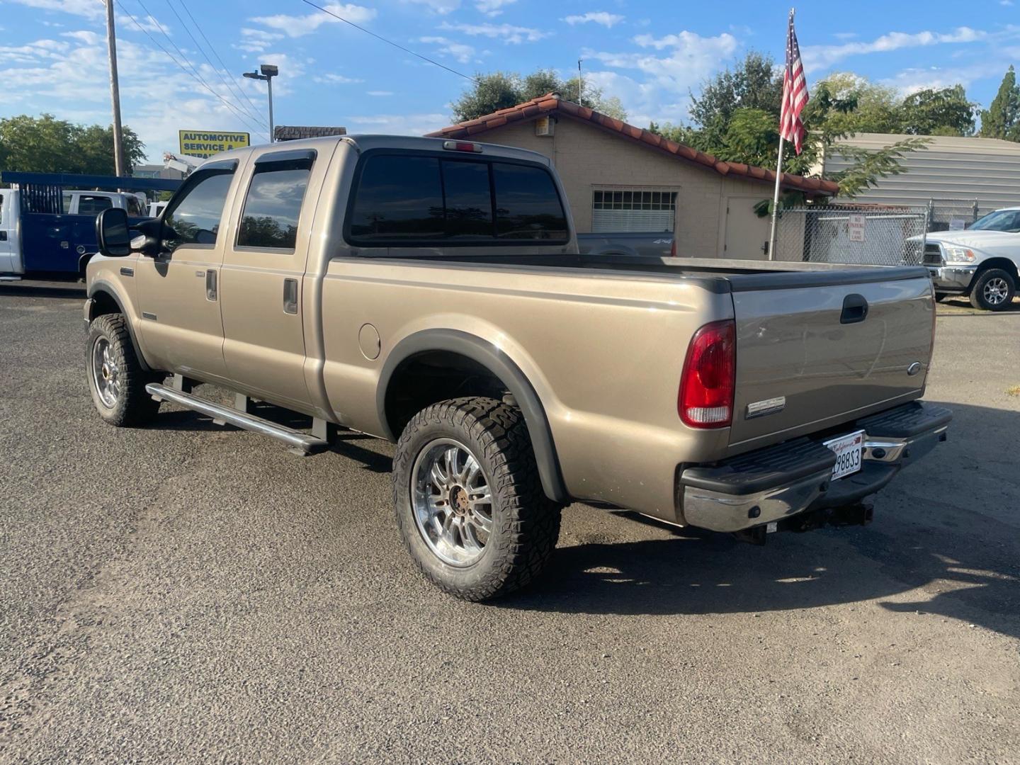 2006 Arizona Beige Clearcoat Metallic Ford F-250 Super Duty Lariat (1FTSW21P76E) with an 6.0L Power Stroke 6.0L Diesel Turbo V8 325hp 560ft. lbs. Direct Injection engine, 5-Speed Automatic transmission, located at 800 Riverside Ave, Roseville, CA, 95678, (916) 773-4549, 38.732265, -121.291039 - DIESEL CREW CAB 4X4 LARIAT MOON ROOF- Photo#2