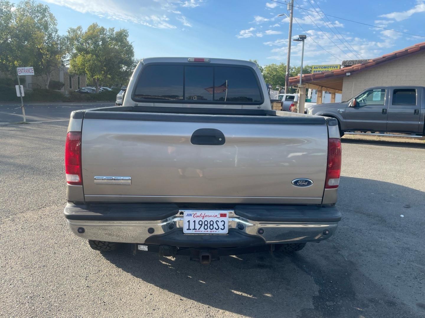 2006 Arizona Beige Clearcoat Metallic Ford F-250 Super Duty Lariat (1FTSW21P76E) with an 6.0L Power Stroke 6.0L Diesel Turbo V8 325hp 560ft. lbs. Direct Injection engine, 5-Speed Automatic transmission, located at 800 Riverside Ave, Roseville, CA, 95678, (916) 773-4549, 38.732265, -121.291039 - DIESEL CREW CAB 4X4 LARIAT MOON ROOF- Photo#7