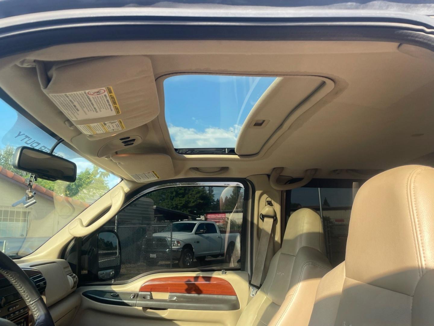 2006 Arizona Beige Clearcoat Metallic Ford F-250 Super Duty Lariat (1FTSW21P76E) with an 6.0L Power Stroke 6.0L Diesel Turbo V8 325hp 560ft. lbs. Direct Injection engine, 5-Speed Automatic transmission, located at 800 Riverside Ave, Roseville, CA, 95678, (916) 773-4549, 38.732265, -121.291039 - DIESEL CREW CAB 4X4 LARIAT MOON ROOF- Photo#10