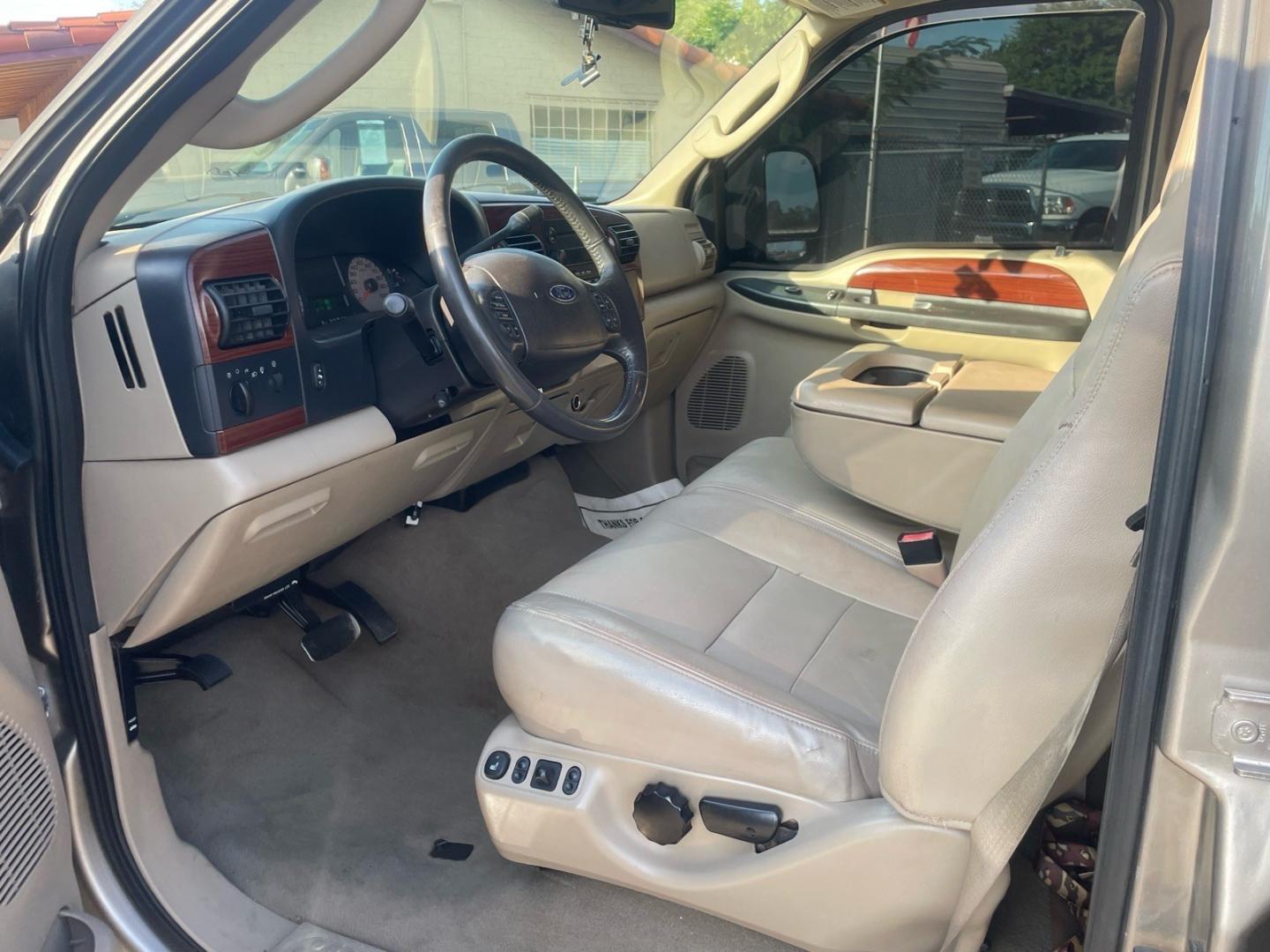 2006 Arizona Beige Clearcoat Metallic Ford F-250 Super Duty Lariat (1FTSW21P76E) with an 6.0L Power Stroke 6.0L Diesel Turbo V8 325hp 560ft. lbs. Direct Injection engine, 5-Speed Automatic transmission, located at 800 Riverside Ave, Roseville, CA, 95678, (916) 773-4549, 38.732265, -121.291039 - DIESEL CREW CAB 4X4 LARIAT MOON ROOF- Photo#11