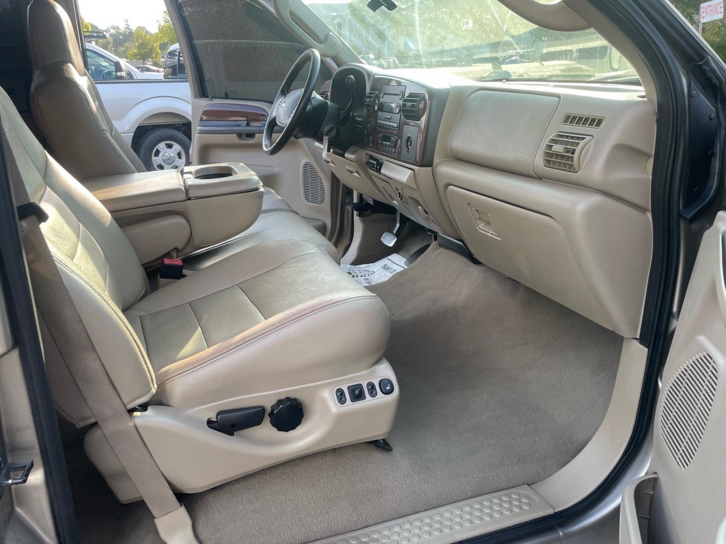2006 Arizona Beige Clearcoat Metallic Ford F-250 Super Duty Lariat (1FTSW21P76E) with an 6.0L Power Stroke 6.0L Diesel Turbo V8 325hp 560ft. lbs. Direct Injection engine, 5-Speed Automatic transmission, located at 800 Riverside Ave, Roseville, CA, 95678, (916) 773-4549, 38.732265, -121.291039 - DIESEL CREW CAB 4X4 LARIAT MOON ROOF- Photo#13