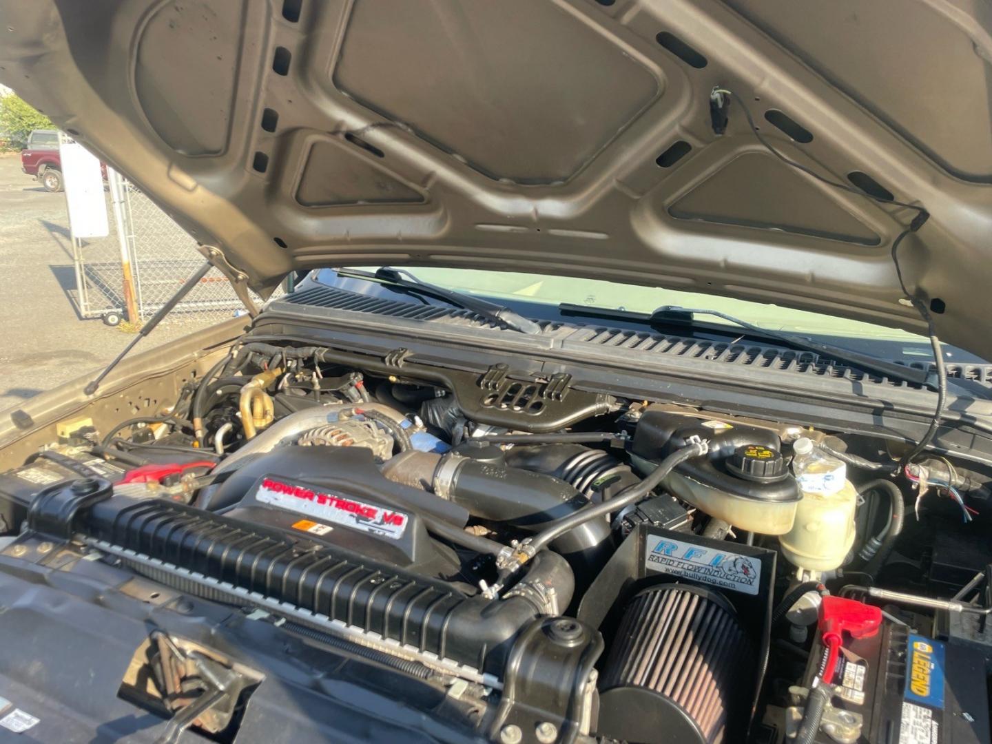 2006 Arizona Beige Clearcoat Metallic Ford F-250 Super Duty Lariat (1FTSW21P76E) with an 6.0L Power Stroke 6.0L Diesel Turbo V8 325hp 560ft. lbs. Direct Injection engine, 5-Speed Automatic transmission, located at 800 Riverside Ave, Roseville, CA, 95678, (916) 773-4549, 38.732265, -121.291039 - DIESEL CREW CAB 4X4 LARIAT MOON ROOF- Photo#15