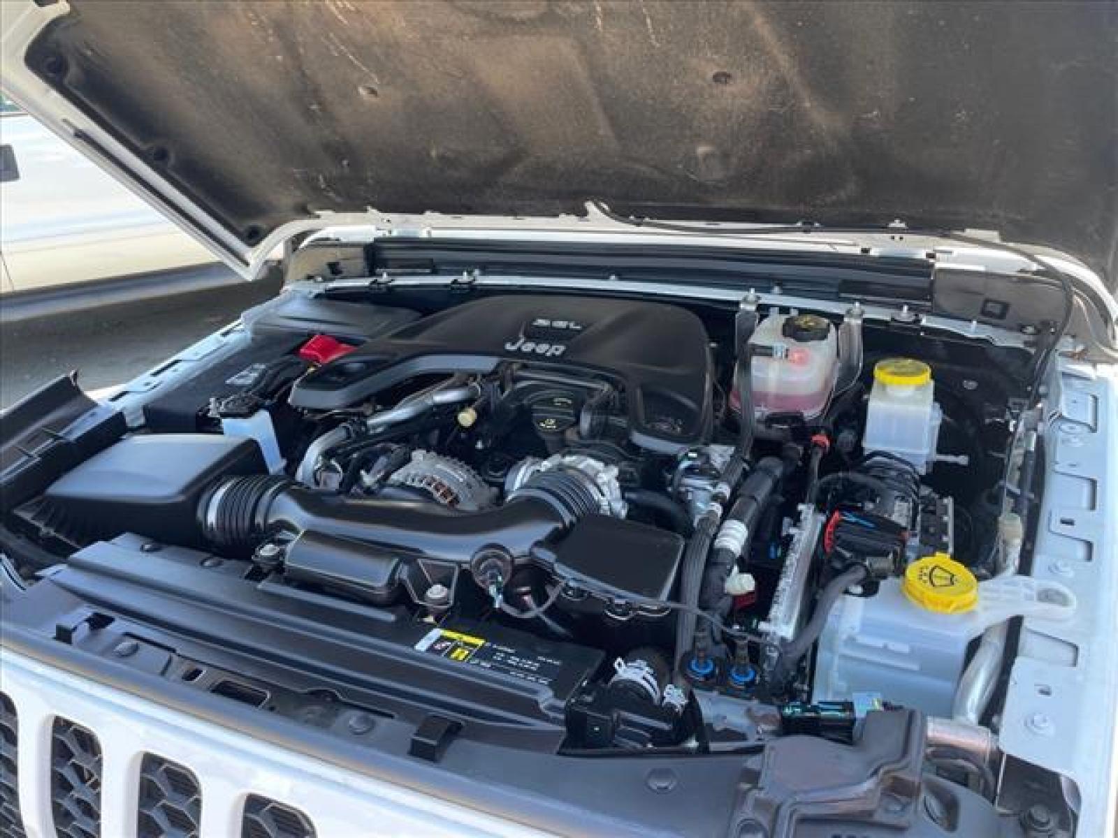 2020 Bright White Clear Coat Jeep Gladiator Sport S (1C6HJTAG1LL) with an 3.6L 3.6L V6 285hp 260ft. lbs. Sequential Multiport Fuel Injection engine, 8-Speed Shiftable Automatic transmission, located at 800 Riverside Ave, Roseville, CA, 95678, (916) 773-4549, 38.732265, -121.291039 - Photo #15