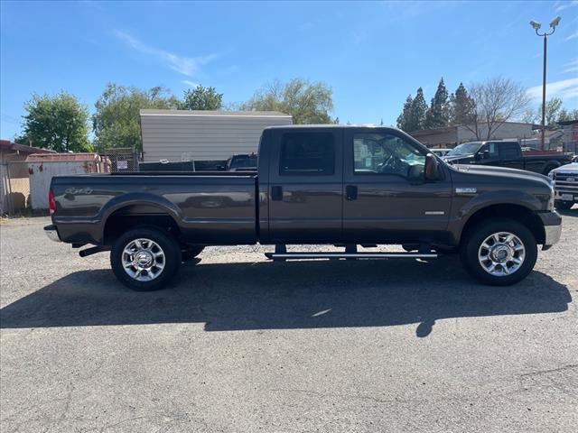 2005 Dark Stone Clearcoat Metallic Ford F-350 Super Duty XLT (1FTWW31P45E) with an 6.0L Power Stroke 6.0L Diesel Turbo V8 325hp 560ft. lbs. Direct Injection engine, 5-Speed Automatic transmission, located at 800 Riverside Ave, Roseville, CA, 95678, 916-773-4549 & Toll Free: 866-719-4393, 38.732265, -121.291039 - DIESEL CREW CAB 4X4 90K MILES CLEAN CARFAX - Photo #5