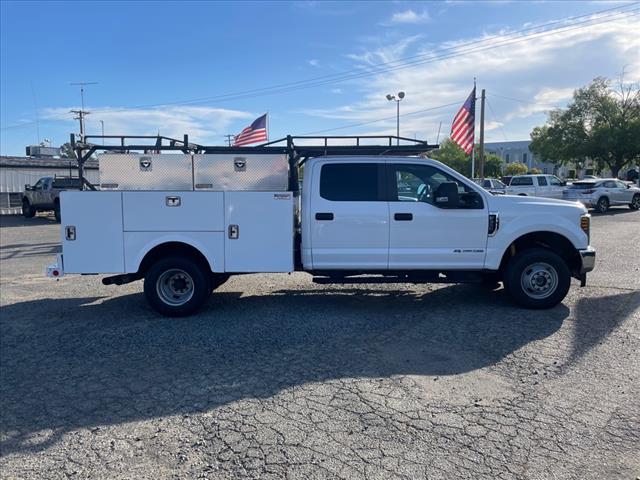 2019 White Ford F-350 Super Duty XL (1FD8W3HT2KE) with an 6.7L Power Stroke 6.7L Biodiesel Turbo V8 330hp 750ft. lbs. Common Rail Direct Injection engine, 6-Speed Shiftable Automatic transmission, located at 800 Riverside Ave, Roseville, CA, 95678, 916-773-4549 & Toll Free: 866-719-4393, 38.732265, -121.291039 - DIESEL CREW CAB DUALLY 4X4 UTILITY BED SERVICE RECORDS ON CLEAN CARFAX - Photo #6