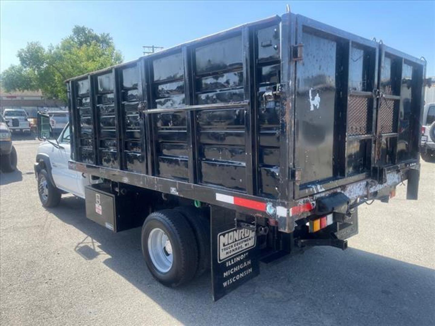 2007 Summit White Chevrolet Silverado 3500 Classic Work Truck (1GBJC34D17E) with an V-8 Other engine, Allison 1000 6-Speed Shiftable Automatic transmission, located at 800 Riverside Ave, Roseville, CA, 95678, (916) 773-4549, 38.732265, -121.291039 - Photo#3