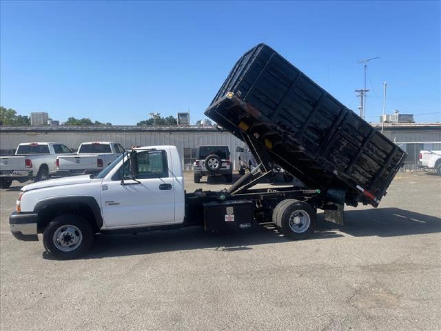 2007 Summit White Chevrolet Silverado 3500 Classic Work Truck (1GBJC34D17E) with an V-8 Other engine, Allison 1000 6-Speed Shiftable Automatic transmission, located at 800 Riverside Ave, Roseville, CA, 95678, (916) 773-4549, 38.732265, -121.291039 - Photo#6
