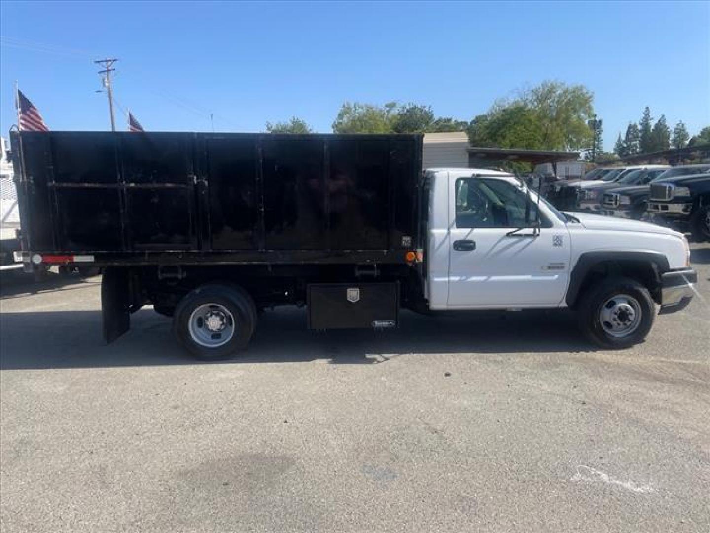 2007 Summit White Chevrolet Silverado 3500 Classic Work Truck (1GBJC34D17E) with an V-8 Other engine, Allison 1000 6-Speed Shiftable Automatic transmission, located at 800 Riverside Ave, Roseville, CA, 95678, (916) 773-4549, 38.732265, -121.291039 - Photo#7