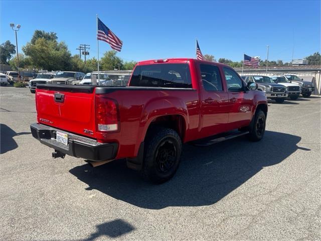 2007 Fire Red GMC Sierra 1500 SLT (2GTFK13Y871) with an 6.0L VortecMAX 6.0L V8 367hp 375ft. lbs. Other engine, 4-Speed Automatic transmission, located at 800 Riverside Ave, Roseville, CA, 95678, (916) 773-4549, 38.732265, -121.291039 - 4X4 CREW CAB SLT VORTEC MAX LOW MILES LEATHER DVD ONE OWNER SERVICE RECORDS - Photo#4