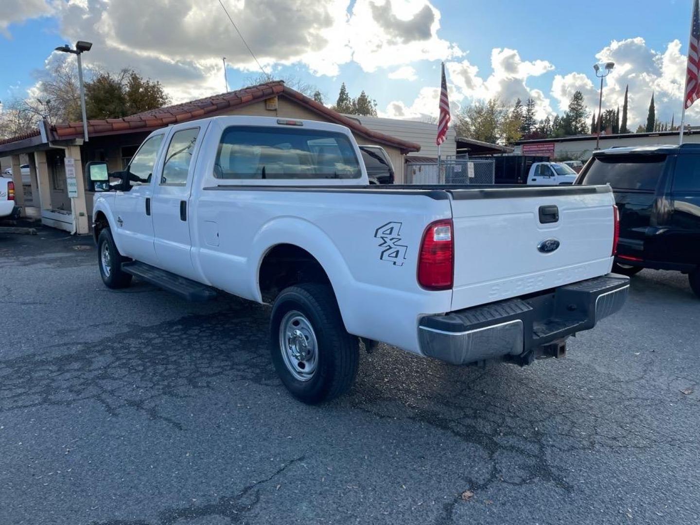 2013 Oxford White Ford F-350 Super Duty XL (1FT8W3BT4DE) with an 6.7L Power Stroke 6.7L Biodiesel Turbo V8 400hp 800ft. lbs. Common Rail Direct Injection engine, 6-Speed Shiftable Automatic transmission, located at 800 Riverside Ave, Roseville, CA, 95678, (916) 773-4549, 38.732265, -121.291039 - DIESEL CREW CAB 4X4 ONE OWNER CLEAN CARFAX - Photo#3