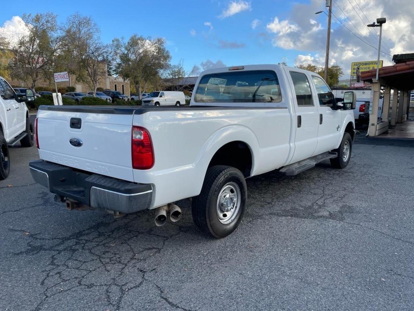 2013 Oxford White Ford F-350 Super Duty XL (1FT8W3BT4DE) with an 6.7L Power Stroke 6.7L Biodiesel Turbo V8 400hp 800ft. lbs. Common Rail Direct Injection engine, 6-Speed Shiftable Automatic transmission, located at 800 Riverside Ave, Roseville, CA, 95678, (916) 773-4549, 38.732265, -121.291039 - DIESEL CREW CAB 4X4 ONE OWNER CLEAN CARFAX - Photo#4
