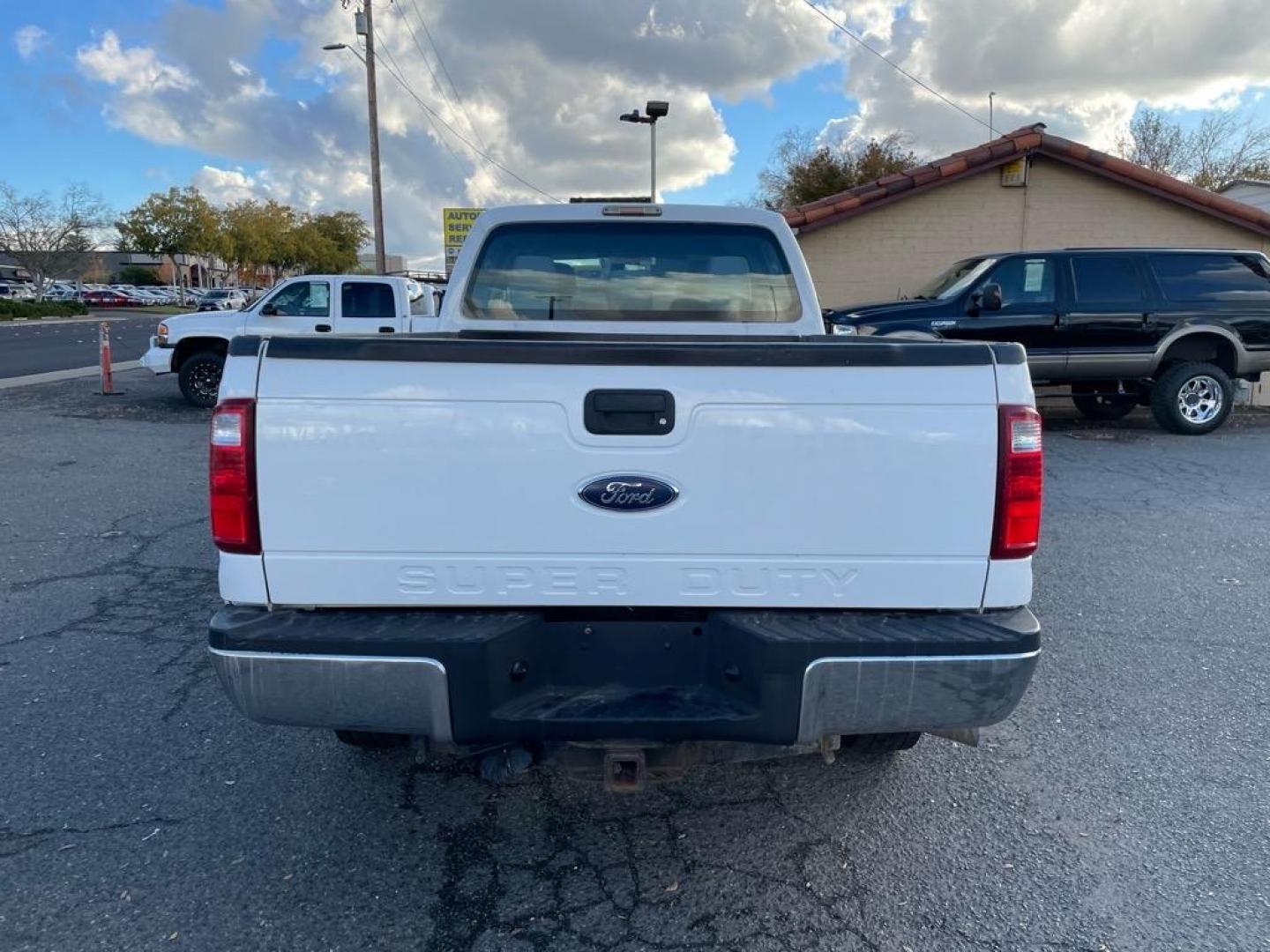 2013 Oxford White Ford F-350 Super Duty XL (1FT8W3BT4DE) with an 6.7L Power Stroke 6.7L Biodiesel Turbo V8 400hp 800ft. lbs. Common Rail Direct Injection engine, 6-Speed Shiftable Automatic transmission, located at 800 Riverside Ave, Roseville, CA, 95678, (916) 773-4549, 38.732265, -121.291039 - DIESEL CREW CAB 4X4 ONE OWNER CLEAN CARFAX - Photo#8