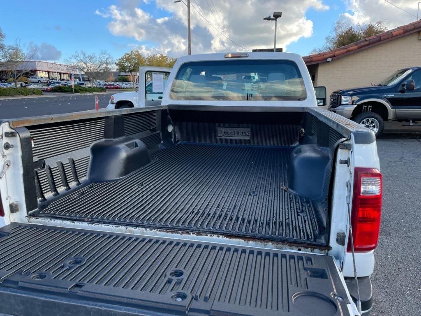 2013 Oxford White Ford F-350 Super Duty XL (1FT8W3BT4DE) with an 6.7L Power Stroke 6.7L Biodiesel Turbo V8 400hp 800ft. lbs. Common Rail Direct Injection engine, 6-Speed Shiftable Automatic transmission, located at 800 Riverside Ave, Roseville, CA, 95678, (916) 773-4549, 38.732265, -121.291039 - DIESEL CREW CAB 4X4 ONE OWNER CLEAN CARFAX - Photo#9