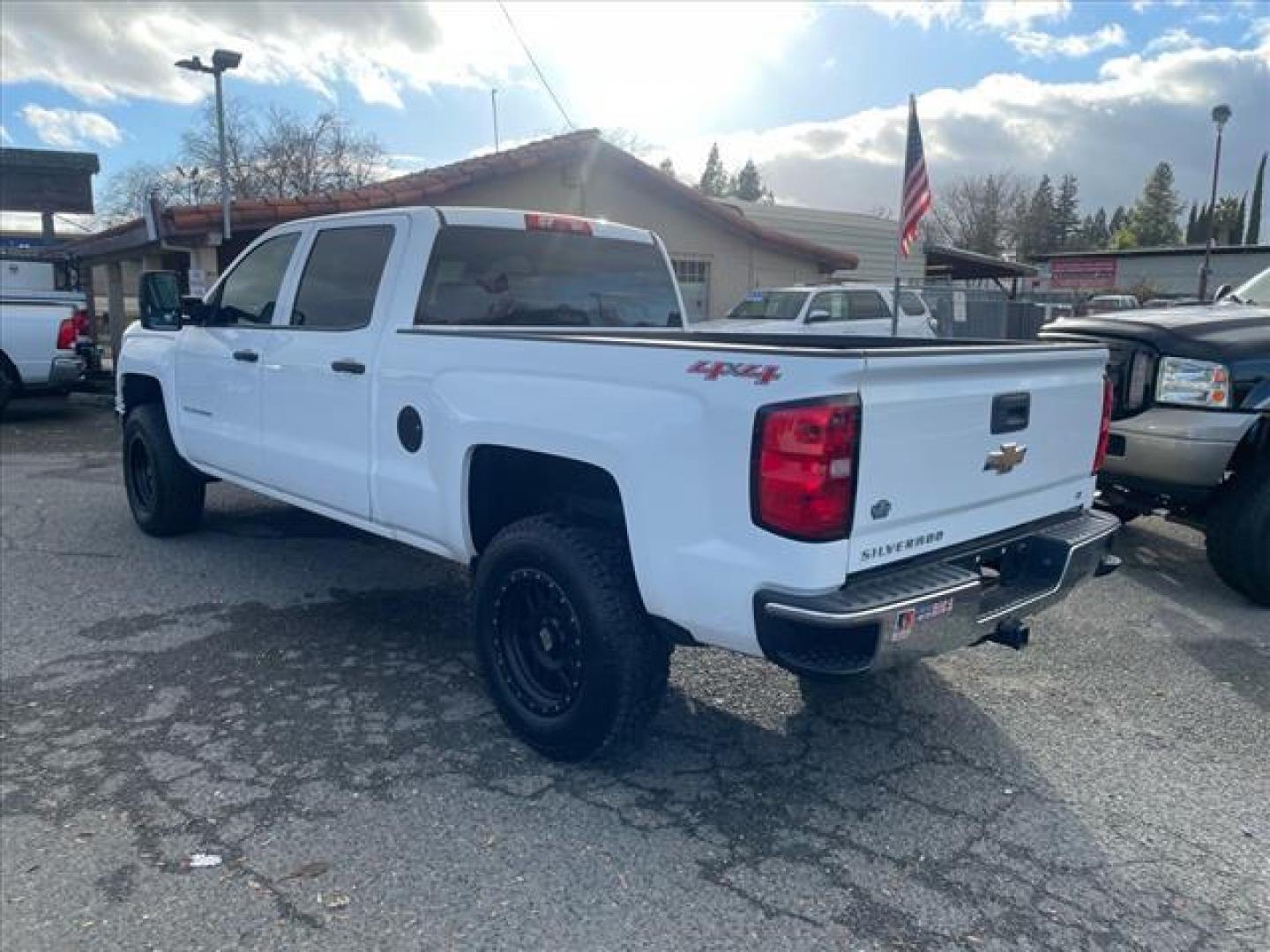2014 Summit White Chevrolet Silverado 1500 LT (3GCUKREC7EG) with an 5.3L EcoTec3 5.3L Flex Fuel V8 355hp 383ft. lbs. Direct Injection engine, 6-Speed Shiftable Automatic w/Overdrive transmission, located at 800 Riverside Ave, Roseville, CA, 95678, (916) 773-4549, 38.732265, -121.291039 - Photo#2