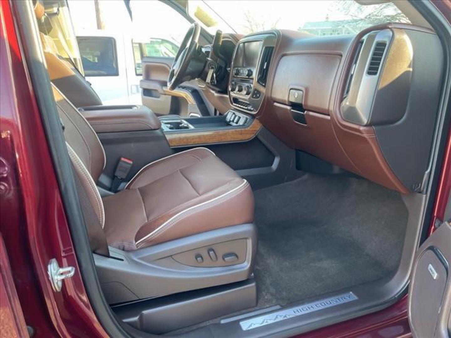 2016 Butte Red Metallic Chevrolet Silverado 2500HD High Country (1GC1KXE87GF) with an 6.6L Duramax 6.6L Diesel Turbo V8 397hp 765ft. lbs. Common Rail Direct Injection engine, Allison 1000 6-Speed Shiftable Automatic transmission, located at 800 Riverside Ave, Roseville, CA, 95678, (916) 773-4549, 38.732265, -121.291039 - DURAMAX DIESEL CREW CAB 4X4 HIGH COUNTY LIFTED ALLISON TRANSMISSION SERVICE RECORDS ON CLEAN CARFAX - Photo#15