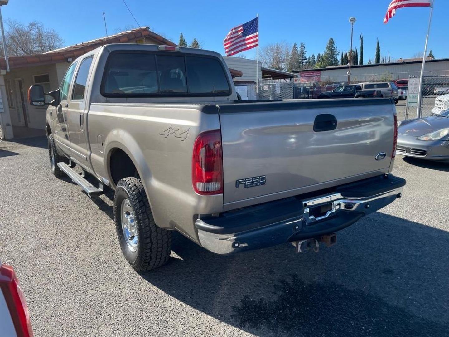 2004 Arizona Beige Clearcoat Metallic Ford F-250 Super Duty XLT (1FTNW21P04E) with an Power Stroke 6.0L Diesel Turbo V8 325hp 560ft. lbs. Other engine, 5-Speed Automatic transmission, located at 800 Riverside Ave, Roseville, CA, 95678, (916) 773-4549, 38.732265, -121.291039 - Photo#2