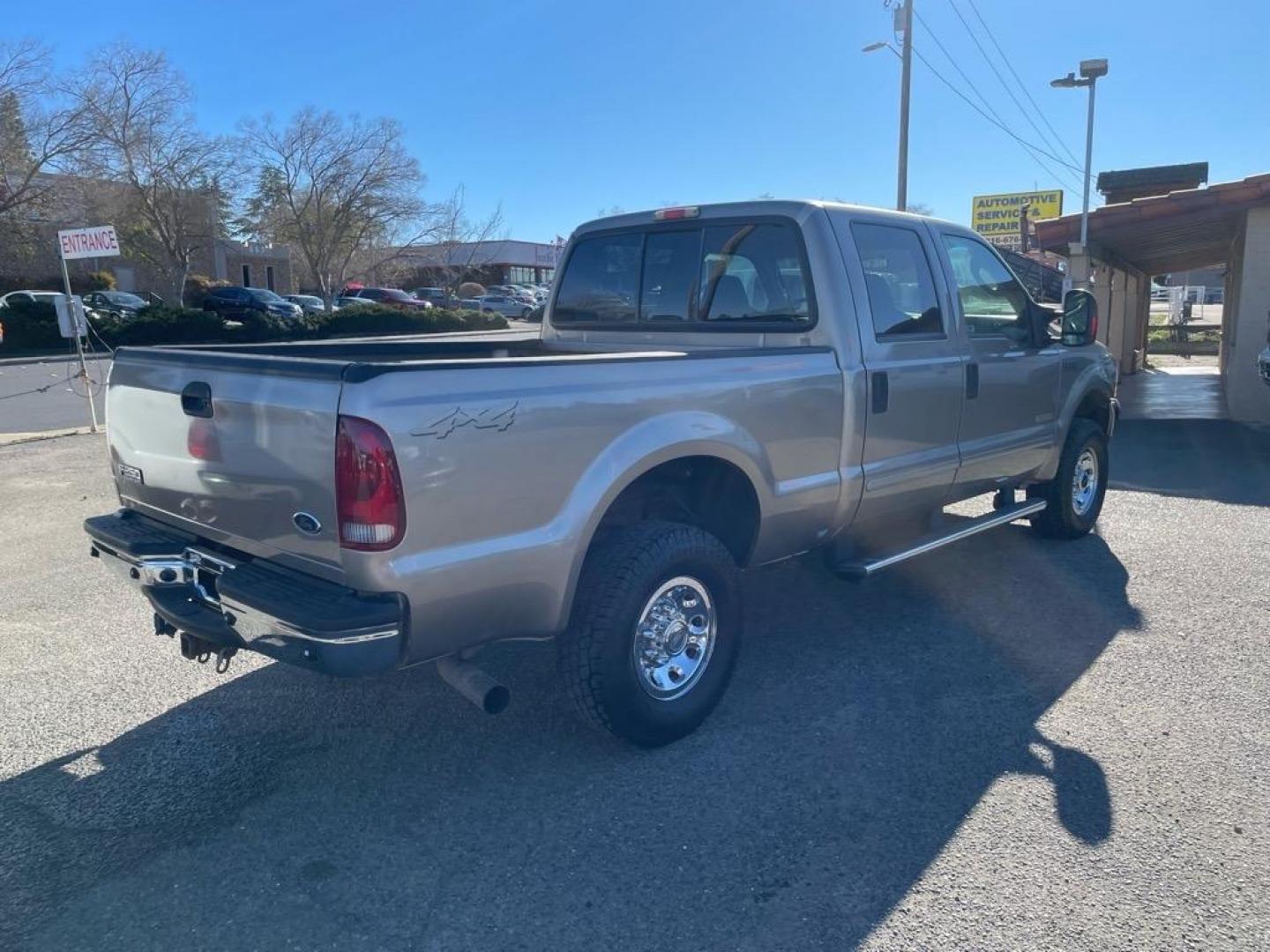 2004 Arizona Beige Clearcoat Metallic Ford F-250 Super Duty XLT (1FTNW21P04E) with an Power Stroke 6.0L Diesel Turbo V8 325hp 560ft. lbs. Other engine, 5-Speed Automatic transmission, located at 800 Riverside Ave, Roseville, CA, 95678, (916) 773-4549, 38.732265, -121.291039 - Photo#3