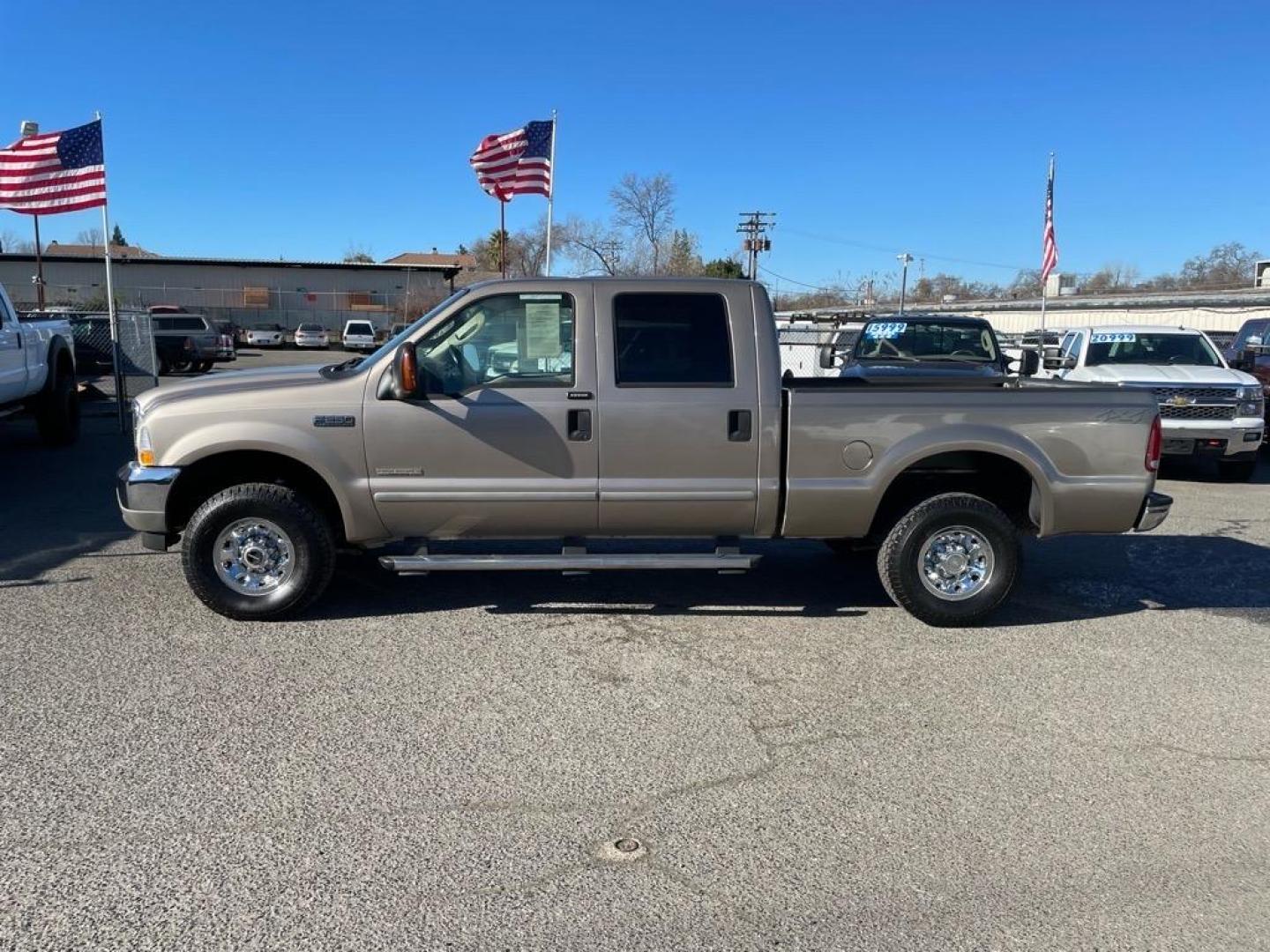 2004 Arizona Beige Clearcoat Metallic Ford F-250 Super Duty XLT (1FTNW21P04E) with an Power Stroke 6.0L Diesel Turbo V8 325hp 560ft. lbs. Other engine, 5-Speed Automatic transmission, located at 800 Riverside Ave, Roseville, CA, 95678, (916) 773-4549, 38.732265, -121.291039 - Photo#4