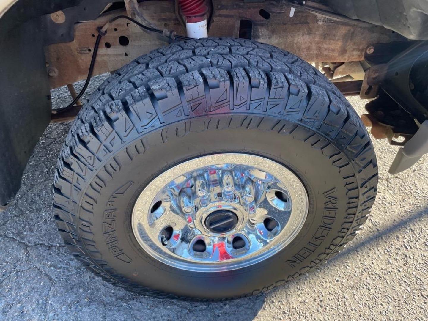 2004 Arizona Beige Clearcoat Metallic Ford F-250 Super Duty XLT (1FTNW21P04E) with an Power Stroke 6.0L Diesel Turbo V8 325hp 560ft. lbs. Other engine, 5-Speed Automatic transmission, located at 800 Riverside Ave, Roseville, CA, 95678, (916) 773-4549, 38.732265, -121.291039 - Photo#6