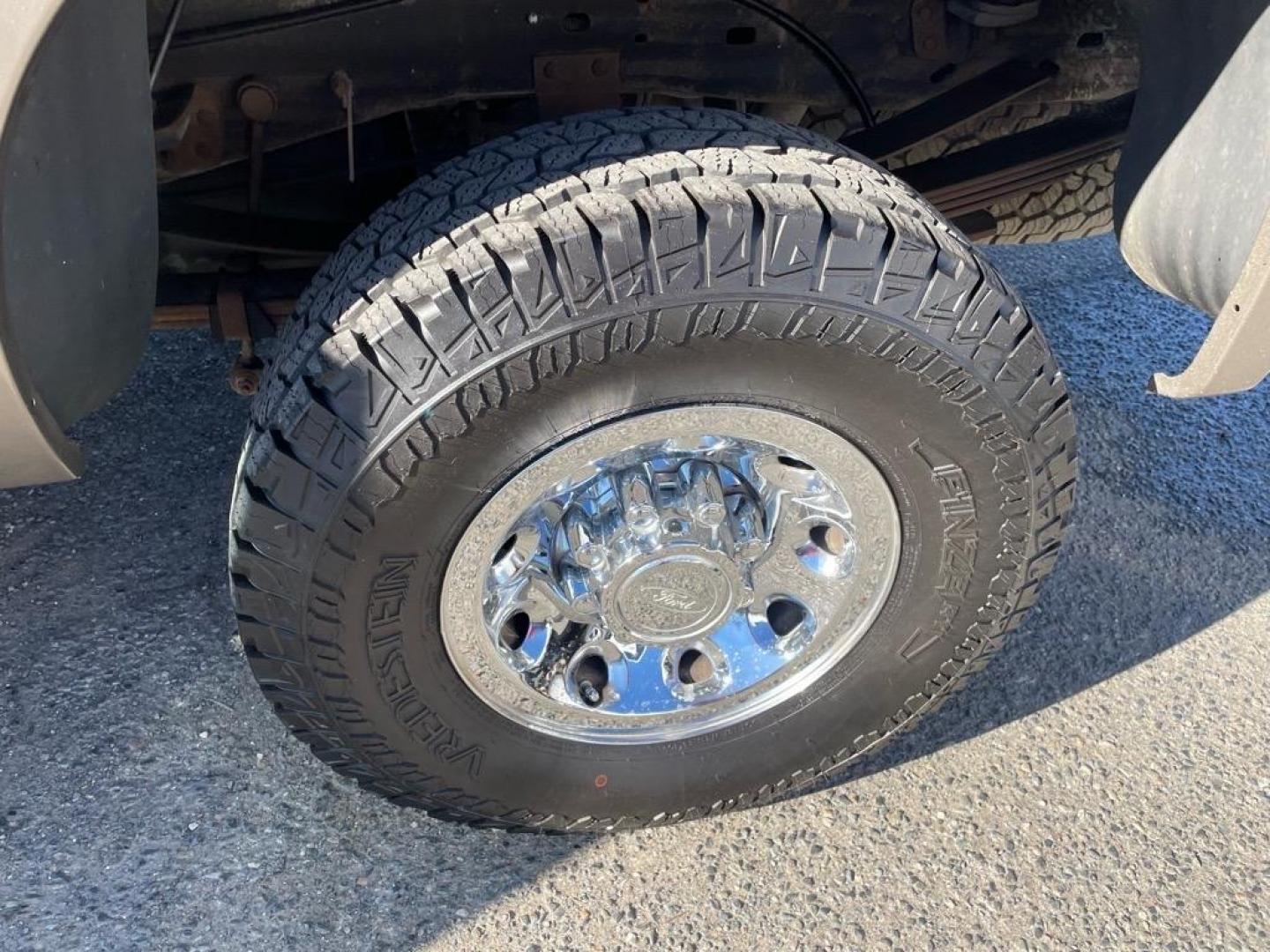 2004 Arizona Beige Clearcoat Metallic Ford F-250 Super Duty XLT (1FTNW21P04E) with an Power Stroke 6.0L Diesel Turbo V8 325hp 560ft. lbs. Other engine, 5-Speed Automatic transmission, located at 800 Riverside Ave, Roseville, CA, 95678, (916) 773-4549, 38.732265, -121.291039 - Photo#7