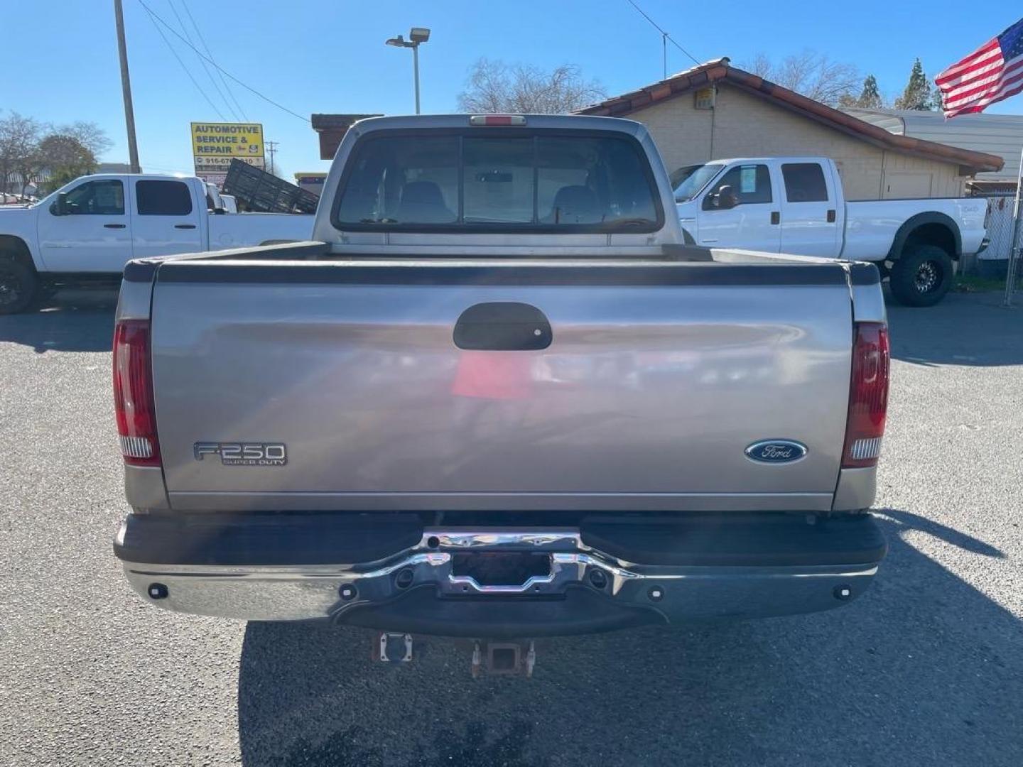 2004 Arizona Beige Clearcoat Metallic Ford F-250 Super Duty XLT (1FTNW21P04E) with an Power Stroke 6.0L Diesel Turbo V8 325hp 560ft. lbs. Other engine, 5-Speed Automatic transmission, located at 800 Riverside Ave, Roseville, CA, 95678, (916) 773-4549, 38.732265, -121.291039 - Photo#9
