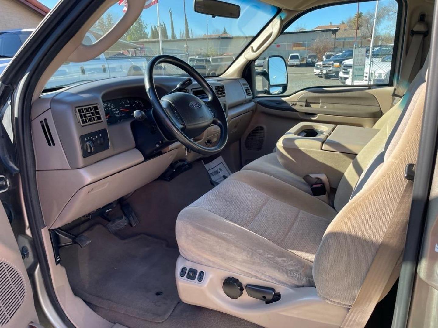 2004 Arizona Beige Clearcoat Metallic Ford F-250 Super Duty XLT (1FTNW21P04E) with an Power Stroke 6.0L Diesel Turbo V8 325hp 560ft. lbs. Other engine, 5-Speed Automatic transmission, located at 800 Riverside Ave, Roseville, CA, 95678, (916) 773-4549, 38.732265, -121.291039 - Photo#11