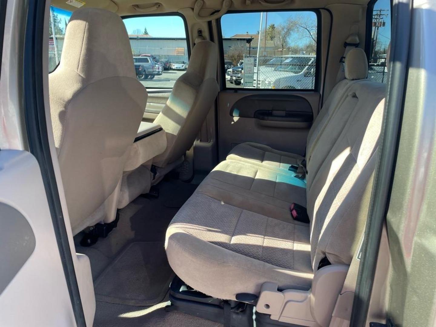 2004 Arizona Beige Clearcoat Metallic Ford F-250 Super Duty XLT (1FTNW21P04E) with an Power Stroke 6.0L Diesel Turbo V8 325hp 560ft. lbs. Other engine, 5-Speed Automatic transmission, located at 800 Riverside Ave, Roseville, CA, 95678, (916) 773-4549, 38.732265, -121.291039 - Photo#12
